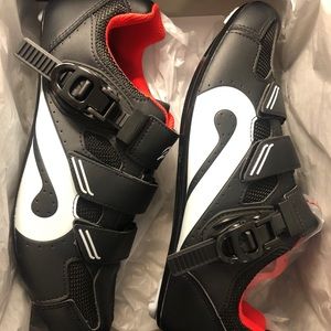 Never worn Peloton bike shoes size 42 Men.